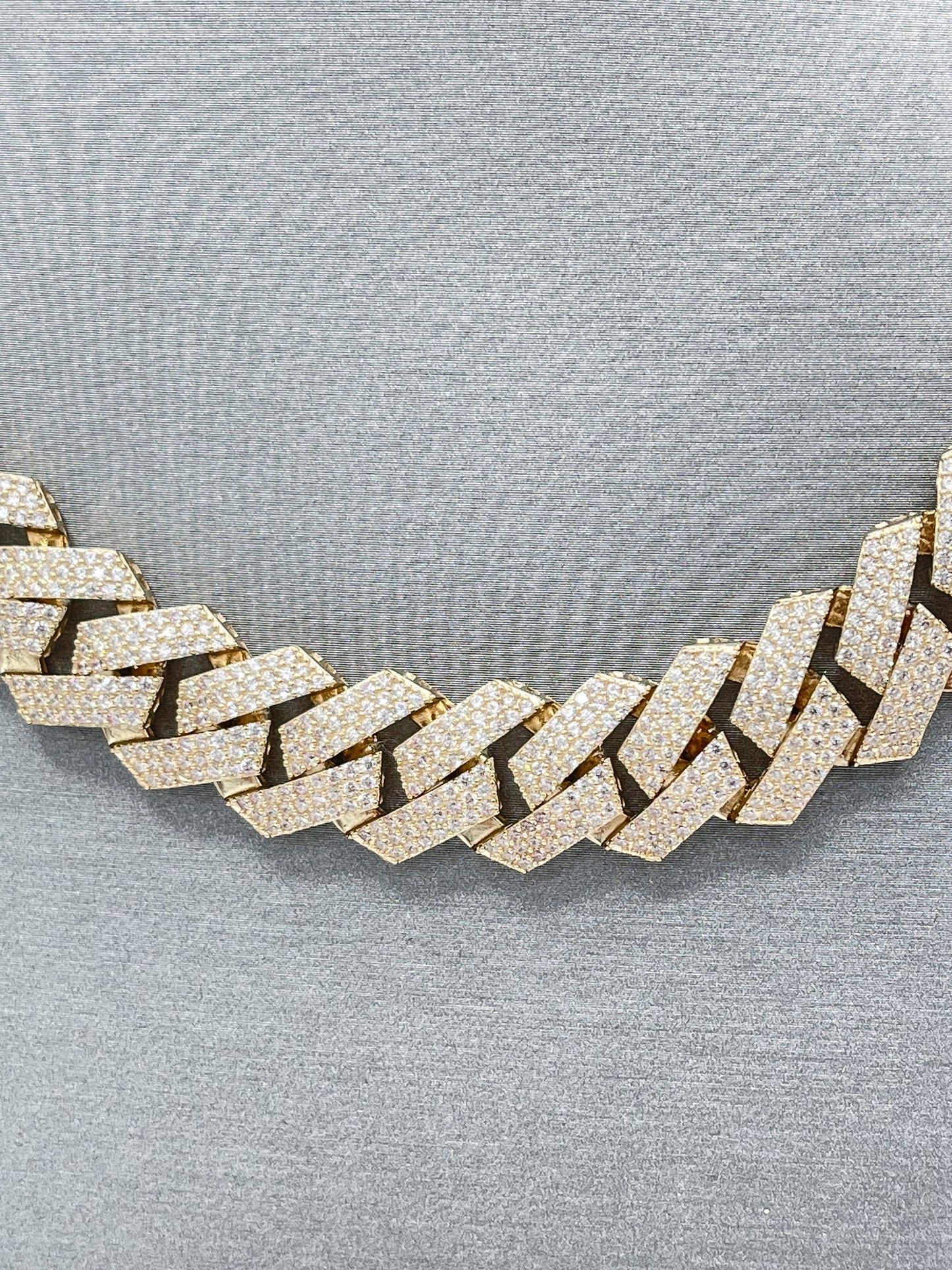 New 14K Full CZ Miami Cuban Edge Choker (14.3MM). H.J™️